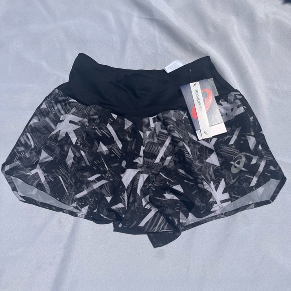 ASICS Gray Patterned Running Shorts - Picture 3 of 6
